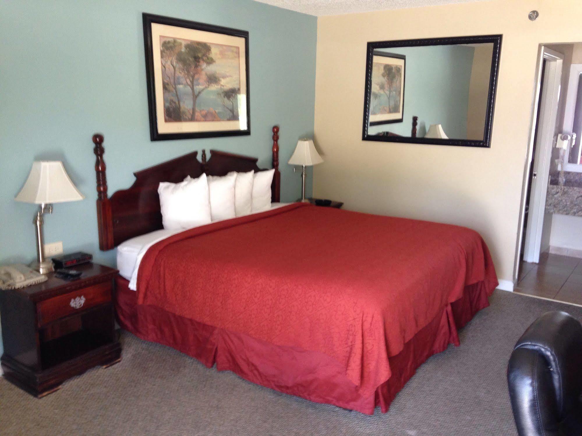 Econo Lodge Inn & Suites Ocean Springs - Biloxi Exterior photo